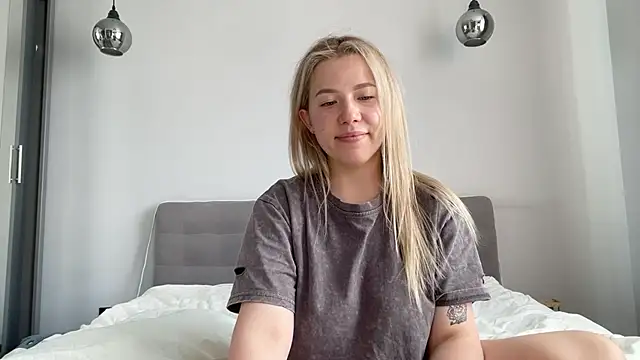 Snapshot of alyrasun chatting on July 28, 2026, 3:21 pm alyrasun online show from July 28, 2026, 3:21 pm