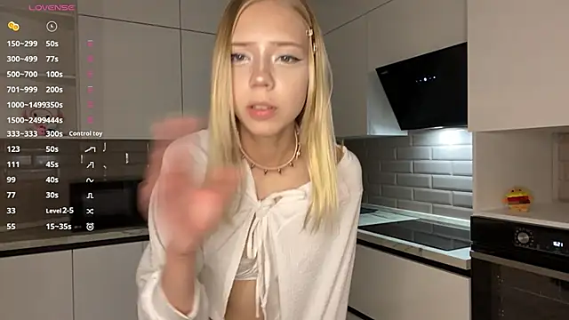 Snapshot of AliceGorley chatting on May 1, 2026, 5:06 pm AliceGorley online show from May 1, 2026, 5:06 pm