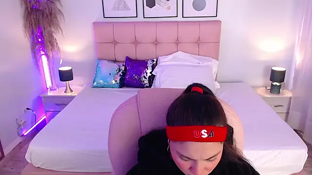 Snapshot of EILIIN07 chatting on March 16, 2026, 1:04 pm EILIIN07 online show from March 16, 2026, 1:04 pm