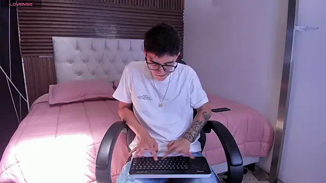 TylerCross  online show from March 15, 2026, 5:41 pm