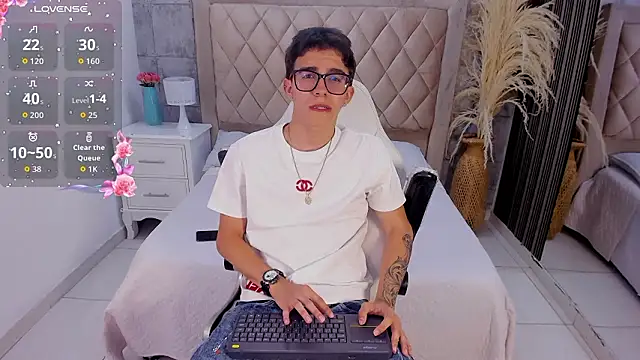 TylerCross  online show from March 24, 2026, 9:42 pm