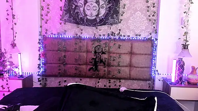 Vickmoon online show from April 1, 2026, 9:56 pm