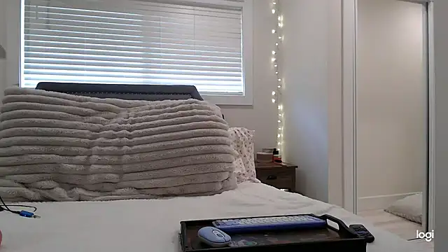 SecretsNextDoor online show from April 22, 2026, 5:36 pm