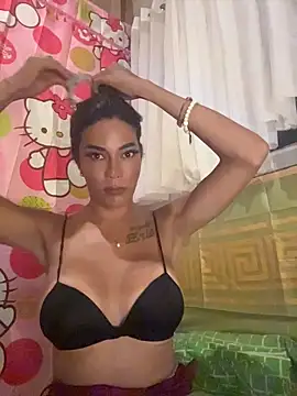 YannieLickcious online show from May 9, 2026, 9:09 pm