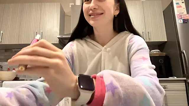 LaraDraggoo online show from March 11, 2026, 9:10 pm