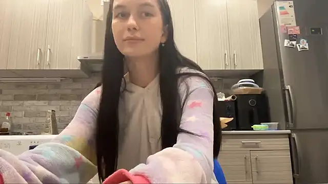 LaraDraggoo online show from March 13, 2026, 9:21 pm