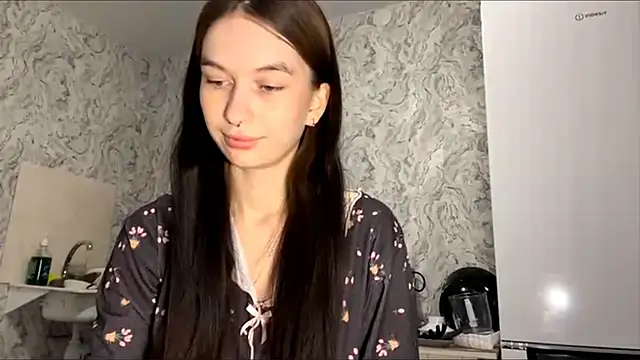 LaraDraggoo online show from April 22, 2026, 10:11 pm