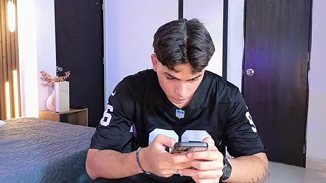 MrAdonis  online show from April 3, 2026, 7:12 pm