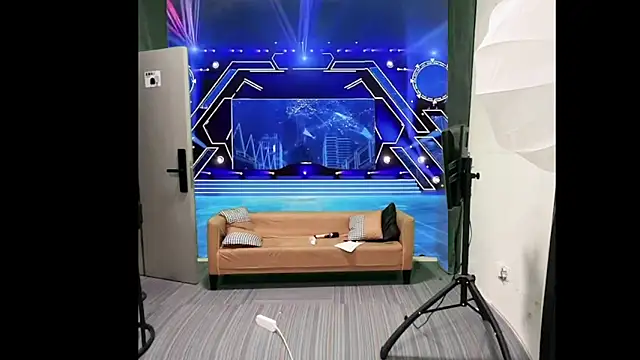 qiqi88-1 online show from March 7, 2026, 11:07 am