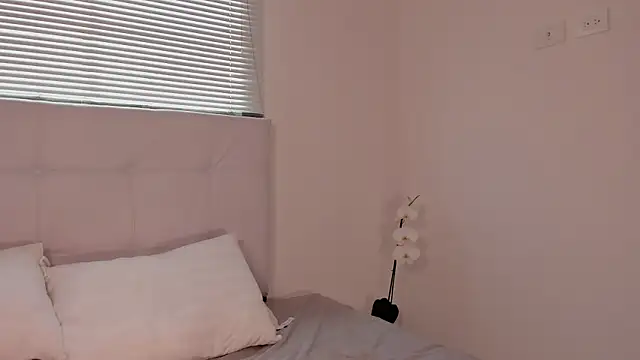 Emily Rousess online show from June 12, 2026, 10:52 pm