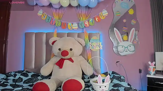 nikkita dragon  online show from April 4, 2026, 8:17 pm