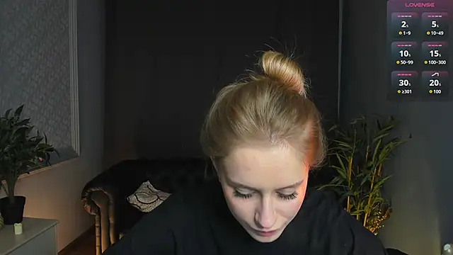 Snapshot of Mickey_Milk chatting on April 8, 2026, 8:09 pm Mickey Milk online show from April 8, 2026, 8:09 pm