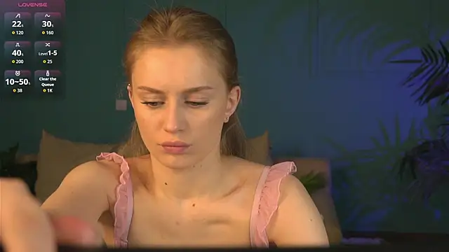 Snapshot of Mickey_Milk chatting on April 28, 2026, 6:35 pm Mickey Milk online show from April 28, 2026, 6:35 pm