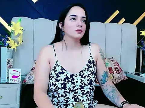 Snapshot of IsadoraSmit chatting on May 6, 2026, 12:32 pm IsadoraSmit online show from May 6, 2026, 12:32 pm