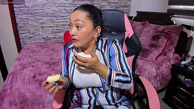 Snapshot of Milf_Julianna chatting on April 30, 2026, 10:47 pm Milf Julianna online show from April 30, 2026, 10:47 pm