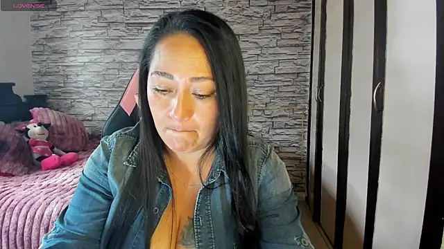 Snapshot of Milf_Julianna chatting on May 11, 2026, 9:12 pm Milf Julianna online show from May 11, 2026, 9:12 pm