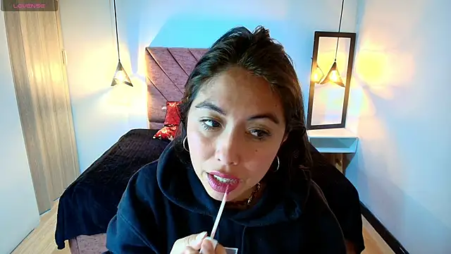 Amanda Fox   online show from April 15, 2026, 7:58 pm