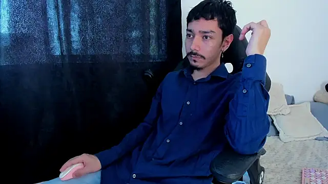 Snapshot of finn_jackson chatting on May 25, 2026, 9:43 pm finn jackson online show from May 25, 2026, 9:43 pm