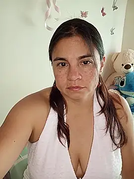 Snapshot of BettyBoo_w chatting on June 1, 2026, 12:18 pm BettyBoo w online show from June 1, 2026, 12:18 pm