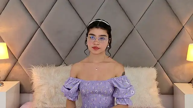 OliviaDiaz online show from May 16, 2026, 7:34 pm