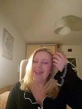 JanieLight53 online show from April 2, 2026, 5:10 pm