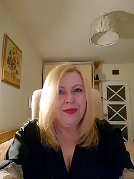 JanieLight53 online show from April 16, 2026, 6:19 pm