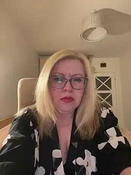 JanieLight53 online show from June 1, 2026, 7:37 pm