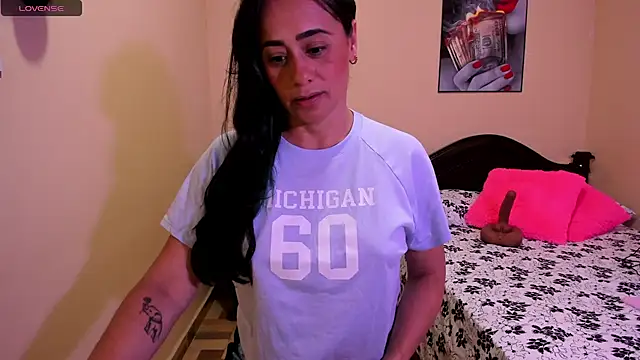 sara florez12 online show from March 25, 2026, 11:27 am