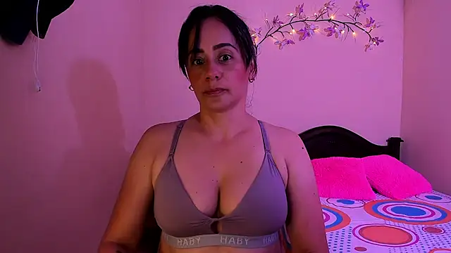 sara florez12 online show from August 3, 2026, 11:37 am