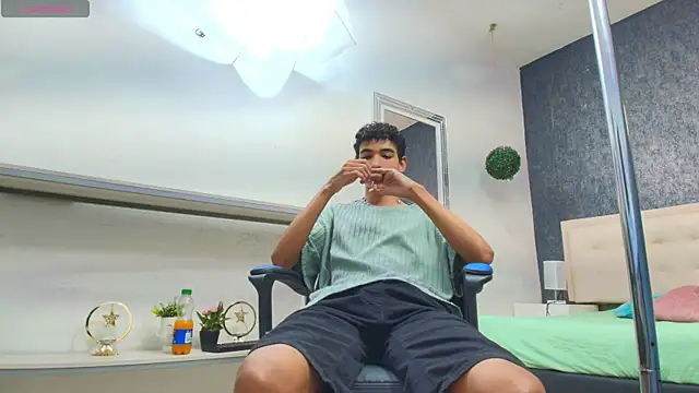 Snapshot of ValeriHot_1 chatting on July 15, 2026, 7:52 pm ValeriHot 1 online show from July 15, 2026, 7:52 pm