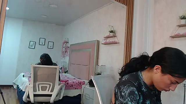 Snapshot of Madii_ chatting on May 8, 2026, 11:48 am Madii online show from May 8, 2026, 11:48 am