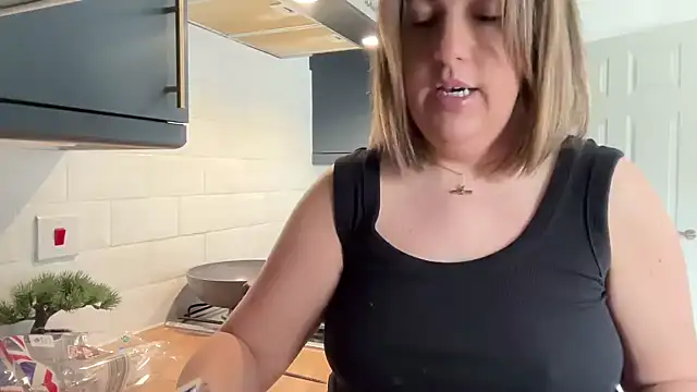 annabellewarick online show from March 23, 2026, 9:57 am