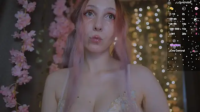 x  sexykitten666  x online show from July 11, 2026, 4:32 pm