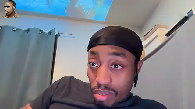 Snapshot of OneUp_Close chatting on April 22, 2026, 12:46 am OneUp Close online show from April 22, 2026, 12:46 am
