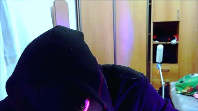 niksikor online show from March 8, 2026, 9:29 pm