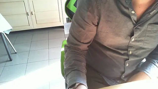 Belgiumboy92 online show from March 12, 2026, 12:22 pm