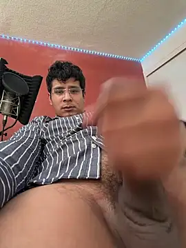 Nezs2727 online show from April 16, 2026, 9:26 pm