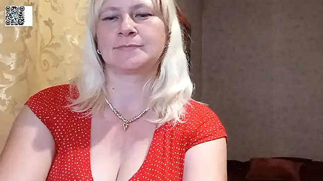 Snapshot of DiamondLady555 chatting on June 21, 2026, 7:05 pm DiamondLady555 online show from June 21, 2026, 7:05 pm