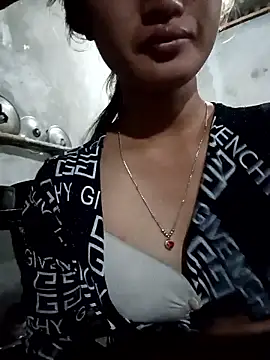 Snapshot of Rosie-LoveU chatting on March 21, 2026, 10:57 pm Rosie-LoveU online show from March 21, 2026, 10:57 pm