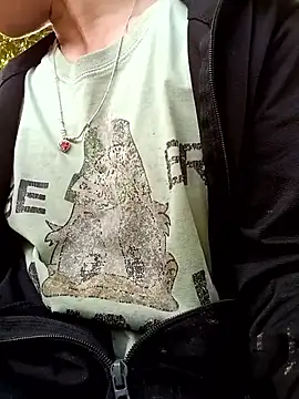 Snapshot of Rosie-LoveU chatting on April 6, 2026, 9:43 am Rosie-LoveU online show from April 6, 2026, 9:43 am