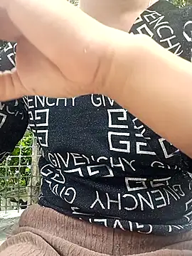 Snapshot of Rosie-LoveU chatting on April 11, 2026, 12:26 am Rosie-LoveU online show from April 11, 2026, 12:26 am