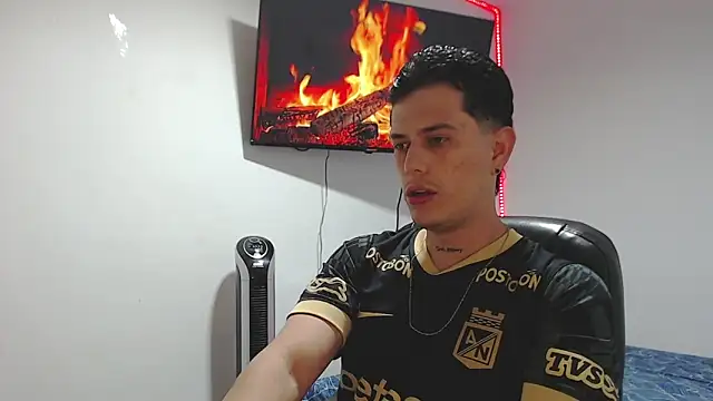 JUAN CAMILOXXX online show from March 31, 2026, 4:02 am