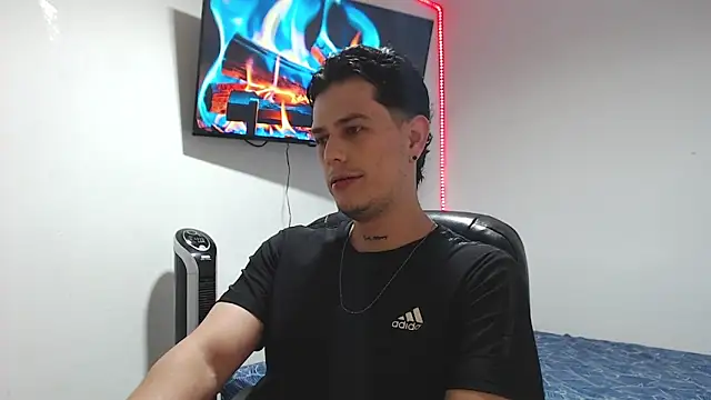 JUAN CAMILOXXX online show from May 5, 2026, 12:29 am