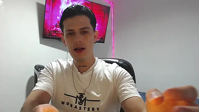 JUAN CAMILOXXX online show from May 7, 2026, 4:29 am