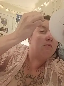 Sluttynoel online show from June 25, 2026, 7:07 pm
