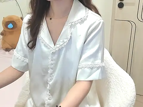 Snapshot of Camiilia chatting on June 11, 2026, 3:48 am Camiilia online show from June 11, 2026, 3:48 am
