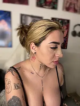 CarolQueen1  online show from April 2, 2026, 1:09 pm