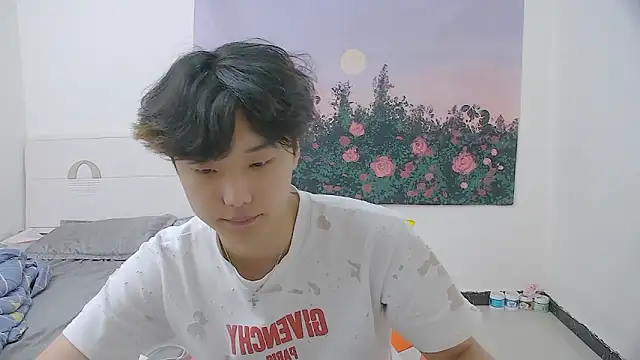 Snapshot of icecream-002 chatting on May 21, 2026, 12:12 pm icecream-002 online show from May 21, 2026, 12:12 pm