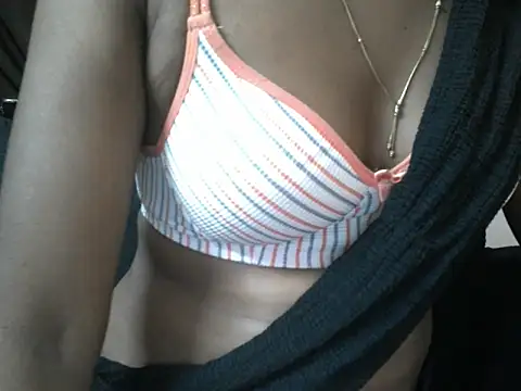 Snapshot of Couplehot00 chatting on May 31, 2026, 1:29 pm Couplehot00 online show from May 31, 2026, 1:29 pm