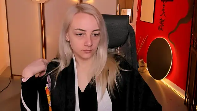 CarolMoor online show from April 23, 2026, 9:08 am